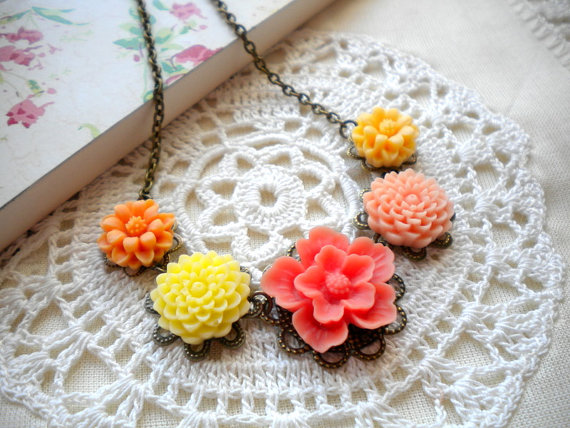Flower Necklace - Peach Yellow Flower Cabochon Necklace - Vintage Necklace